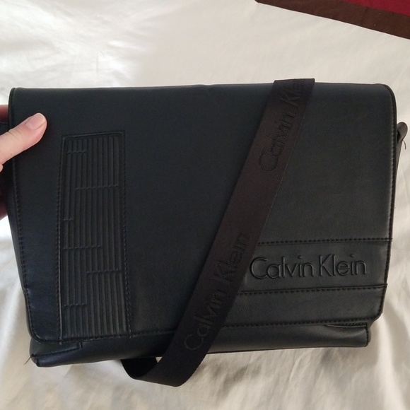Calvin Klein Other - Calvin Klein messenger bag